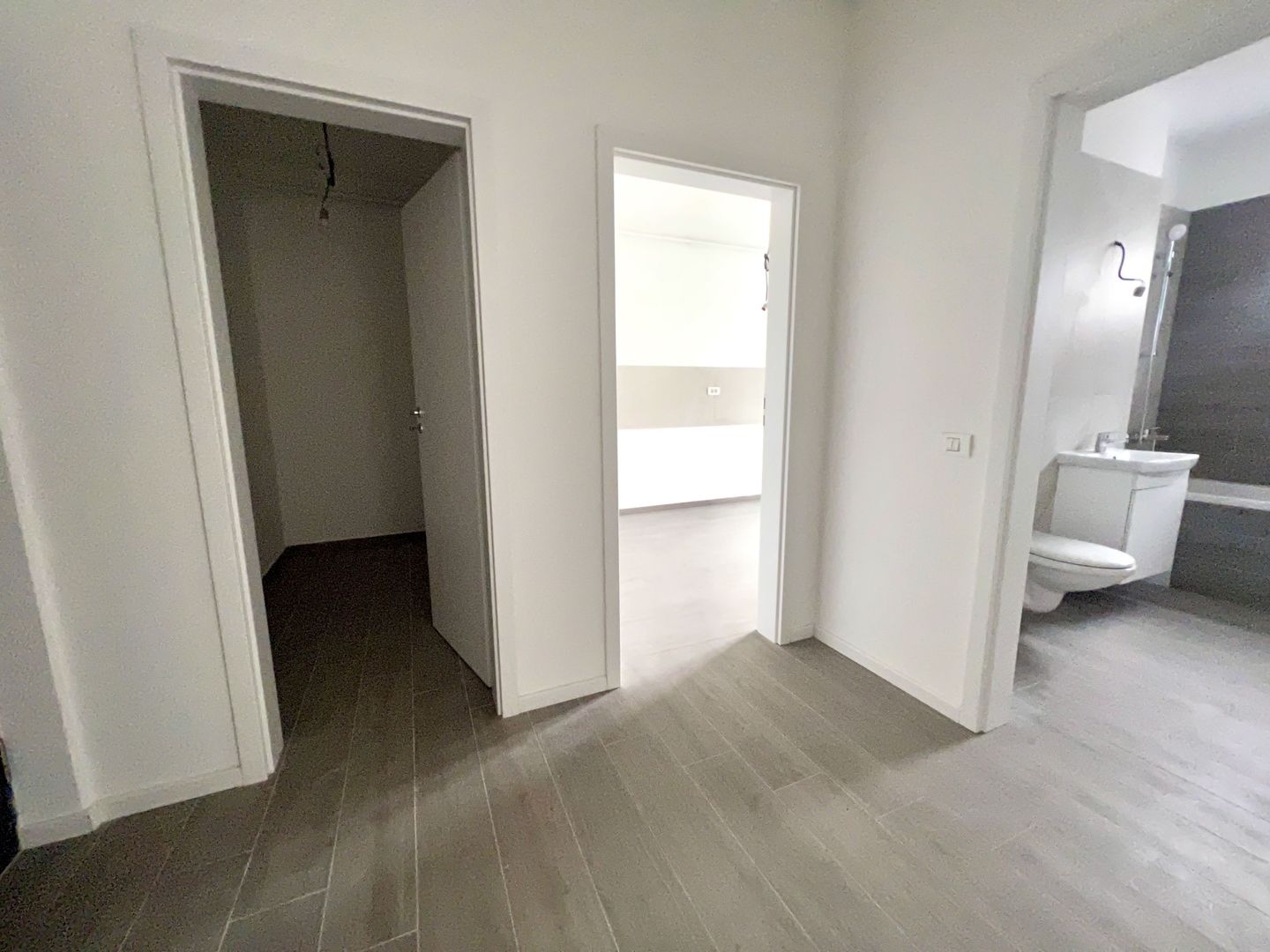 APARTAMENT CU 1 CAMERA - Poză 3