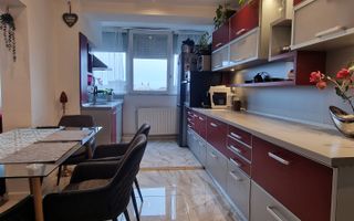 Apartament cu 3 camere | Ascensor | Rogerius | Oradea - Poză 4