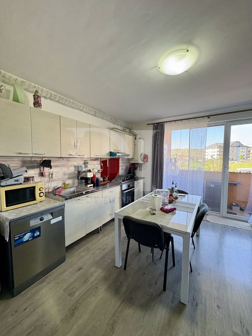 Apartament cu 3 camere -zona Eroilor Floresti - Poză 1