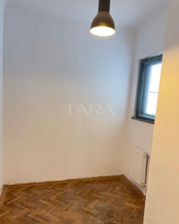 Apartament ULTRACENTRAL, 4 camere, decomandat - Poză 4