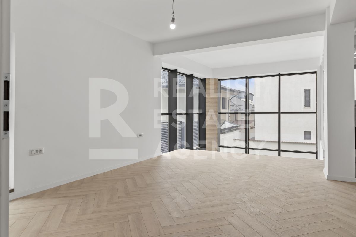 Casă nouă, spațioasă și elegantă, 7 camere, Lângă Pădurea Crețuleasca - Poză 17