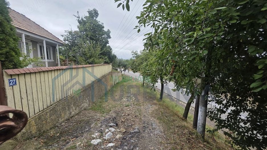 Ansamblu rezidențial cu 2 case în Scoposeni, comuna Gorban – teren 2400 mp, utilități complete - Poză 3