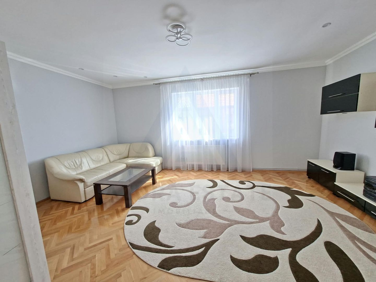 Apartament la casa 110 mp utili etaj 1 pivnita 20 mp zona Trei Stejari - Poză 3