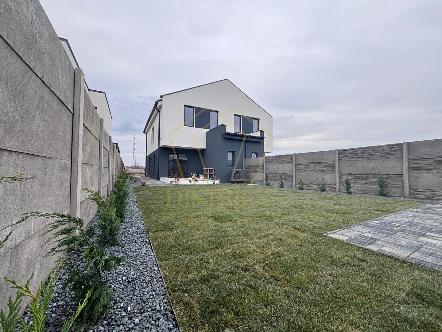 COM 0% Duplex cu 4 camere, panouri, pompe de caldura | Giroc - Poză 1