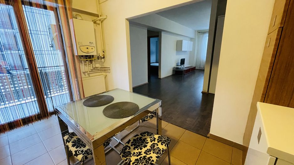 Apartament doua camere,etaj 1,doua locuri de parcare - Poză 4