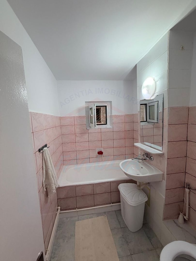 Inchiriere apartament 2 camere, Micro 21, parter, 50 mp, 1800 RON/Luna - Poză 4