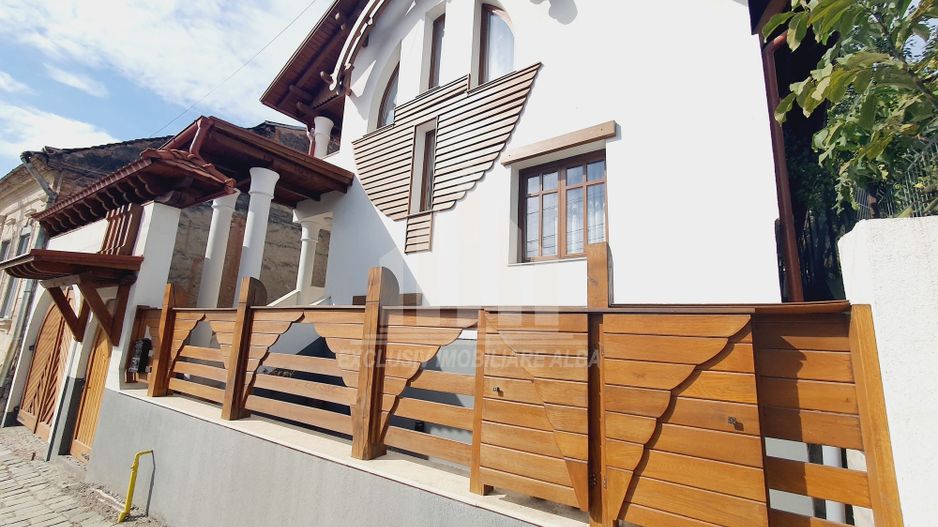 Vila tip conac cu 4 apartamente mobilate si utilate în Aiud - Poză 1