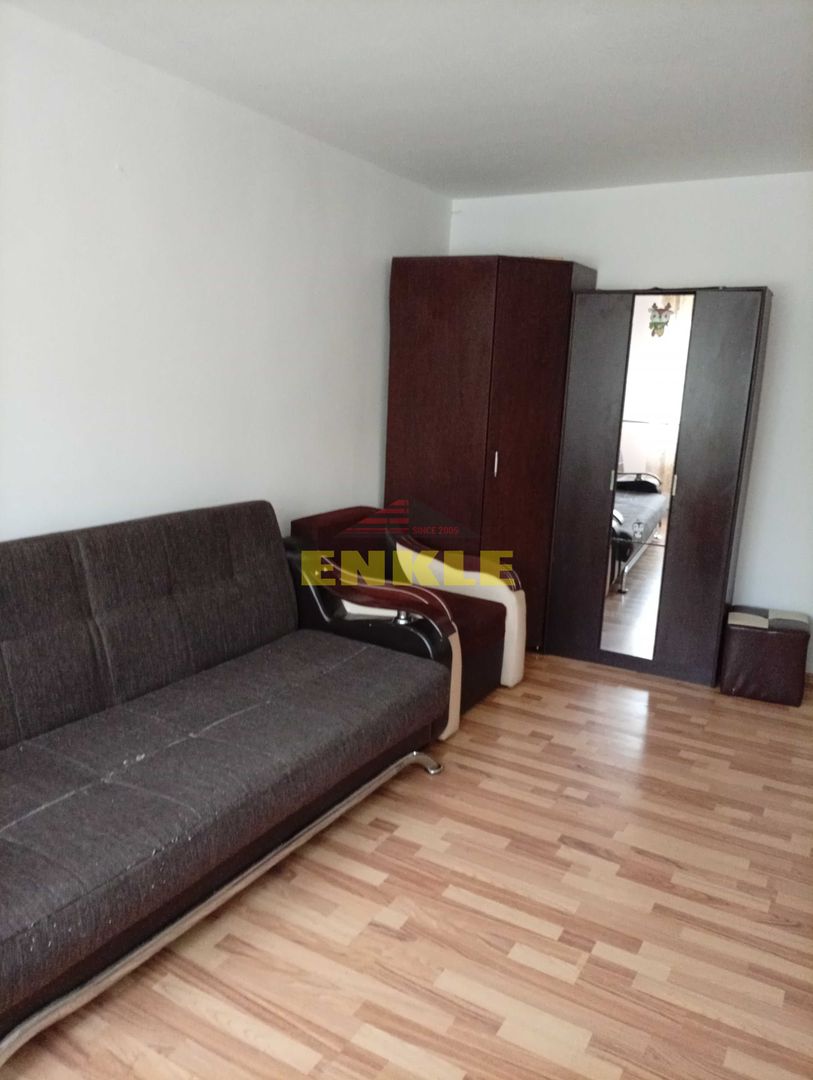 GARSONIERĂ DE VÂNZARE – CAPĂT 1, TIBERIU CRUDU - Poză 1