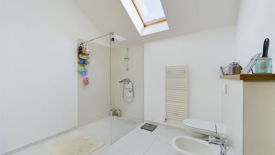 Vilă/casă cu 6 camere 400mp în Dumbrăvița - Poză 12