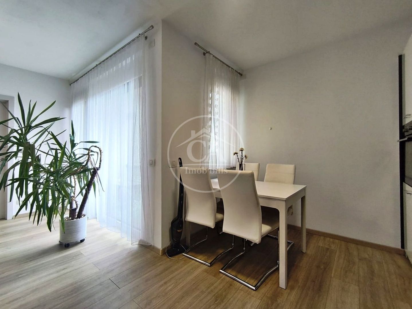 Apartament cu 2 camere si terasa de vanzare in West Residence, Oradea - Poză 9