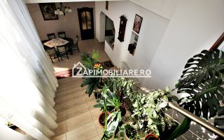 Casa 8 camere,4 bai,482mp,1.100mp teren,2 garaje,0% comision - Poză 12
