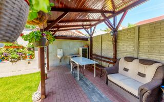 Apartament cu 3 camere la curte comună în Grădiște - Poză 2