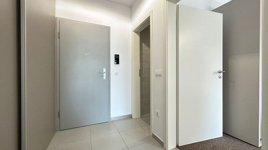 Vindem garsoniera complet mobilata si utilata parter Avantgarden 3 faza 4 - Poză 11