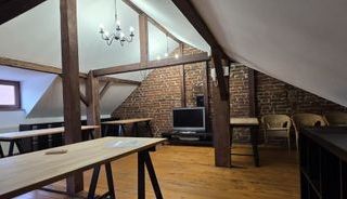 Vila cu 4 camere si mansarda, de inchiriere central - Poză 1