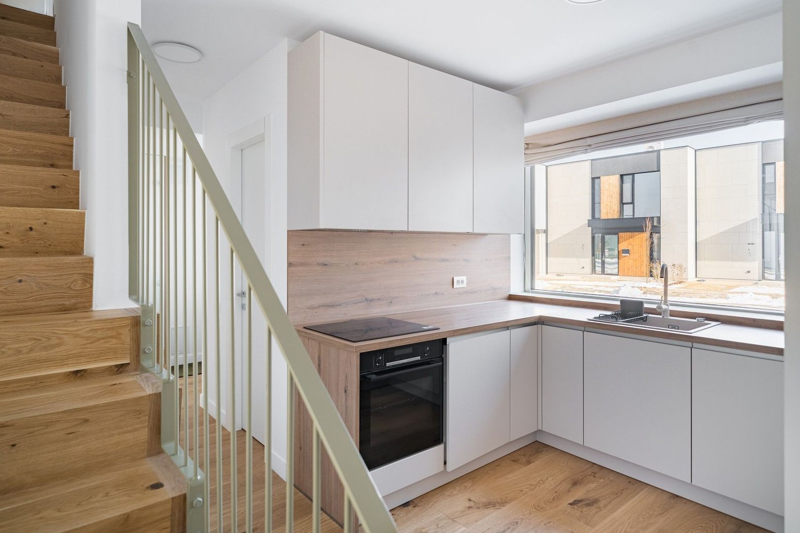 Urban Villa 01 mobilata complet Amber Forest - Poză 3