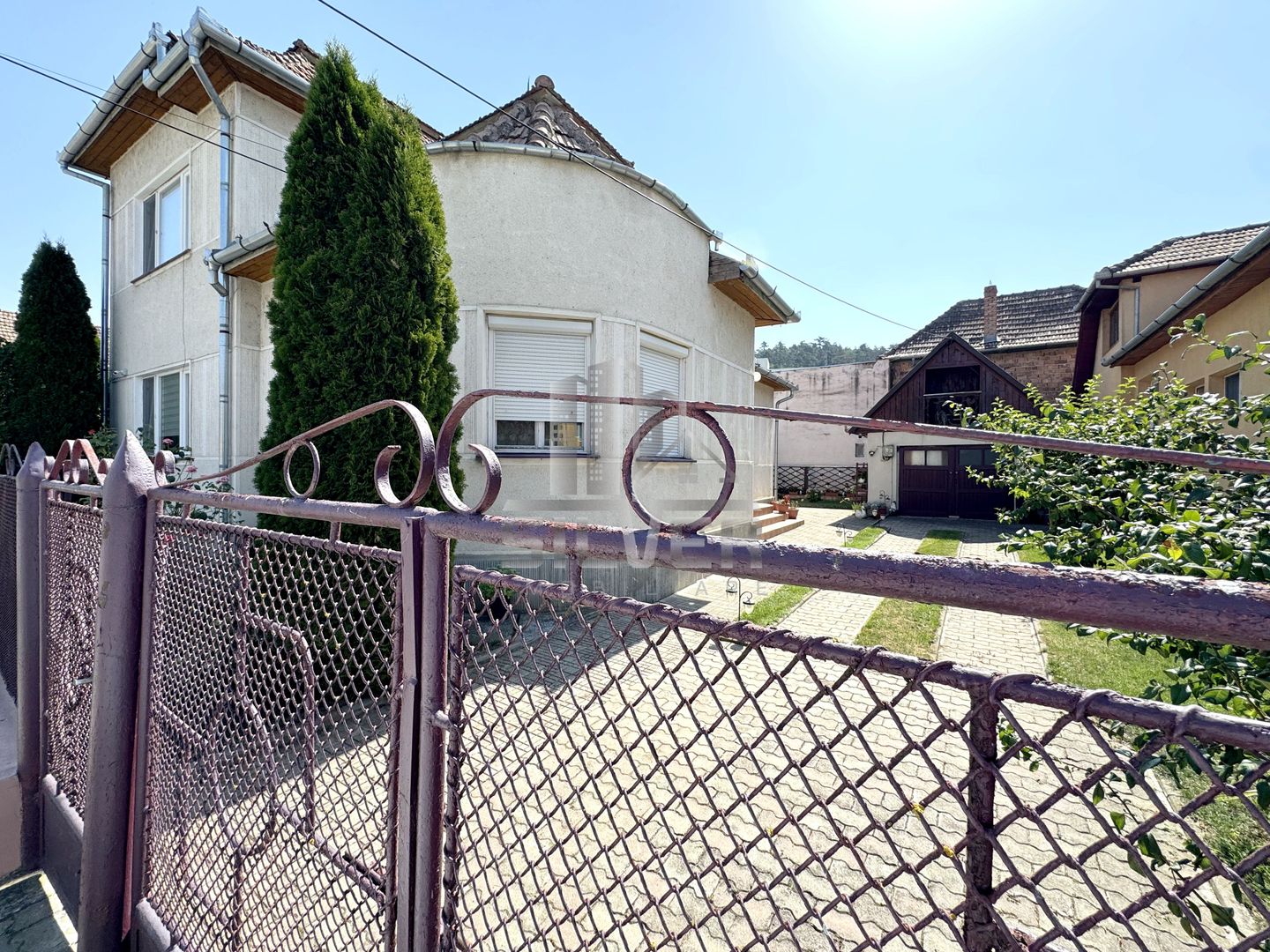 Casa cu 4 camere/teren 396mp/Garaj/Str.Stefan Augustin. - Poză 2