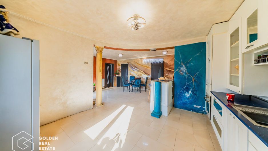 Casa spatioasa cu piscina si teren generos in Bujac - Poză 4