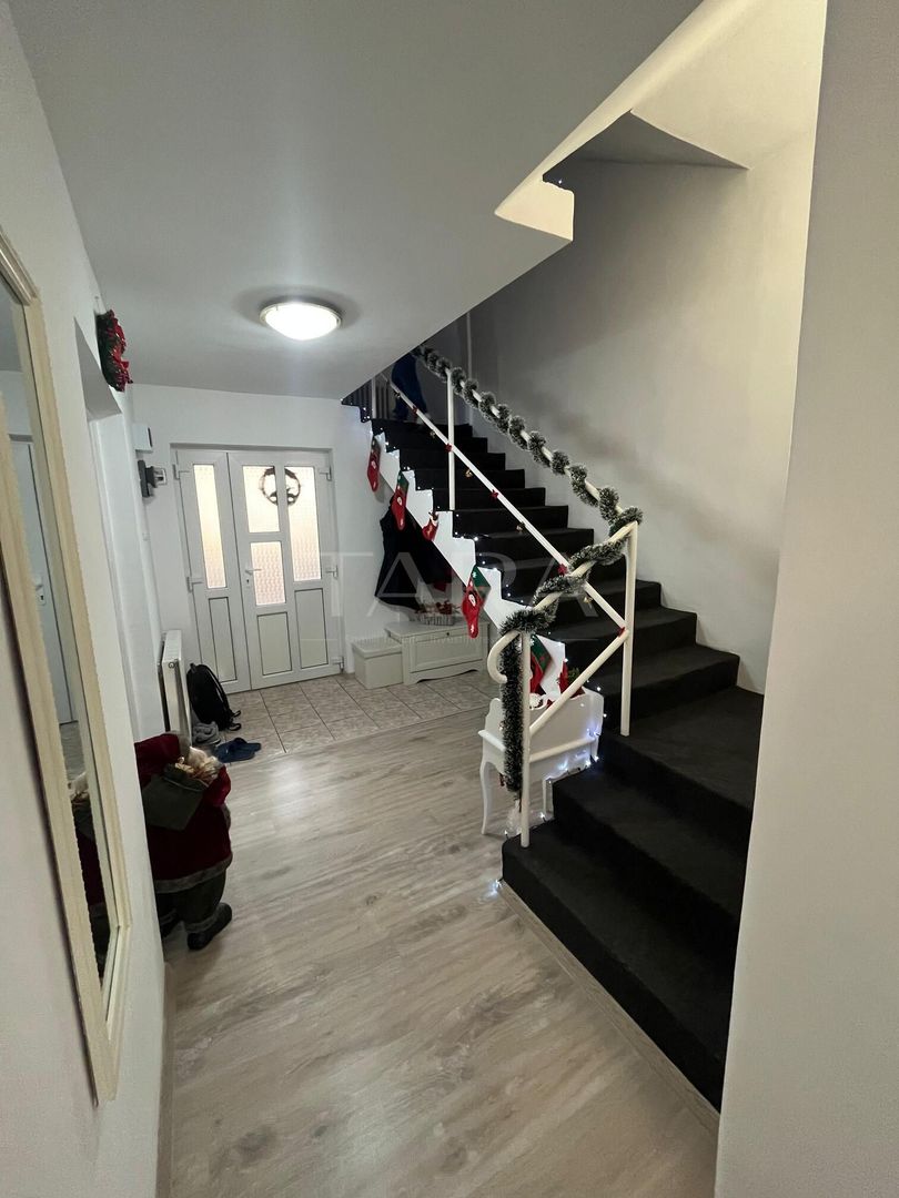 Vanzare casă cu 6 camere,  zona Someseni, central. Ideal familie. - Poză 9