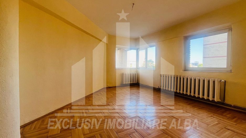 Apartament cu 4 camere, etaj 1 , Ultracentral - Poză 1