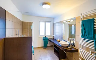 Vilă 340 mp Bran | Teren 5500 mp | 6 dormitoare cu băi proprii - Poză 16