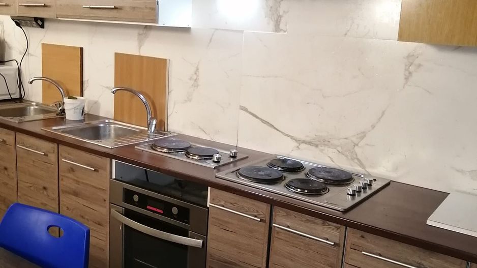 Etaj de inchiriat/ camere+ bai/bucatarie/spalatorie - Poză 11