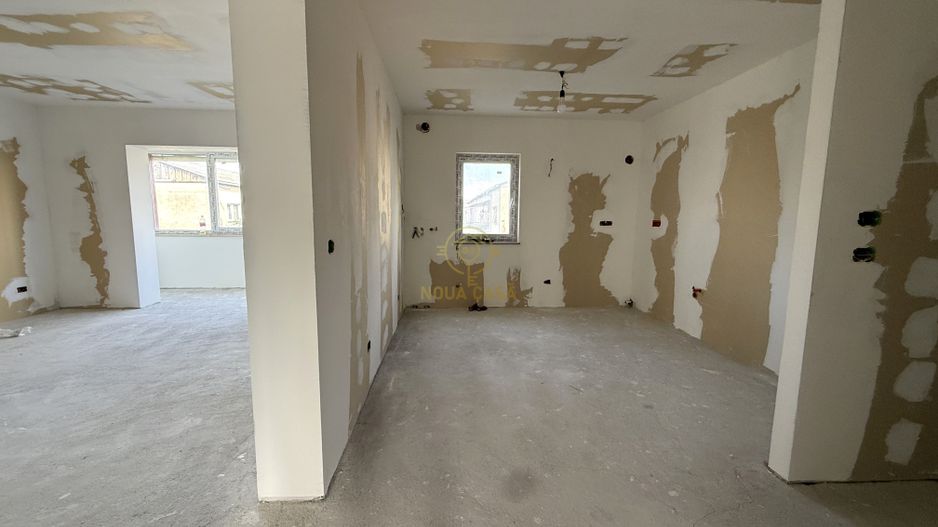De vanzare Apartament 3 camere Gellert Sandor 71MP/Dubla Orientare - Poză 2