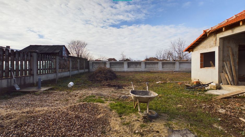 Casă cu 4 camere + anexe   în Șofronea - Poză 13