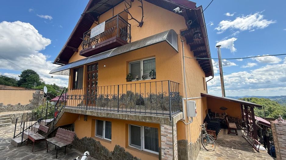 Vila S+P+1,+ garaj inchis + terasa si teren intravilan 6300 mp - Poză 2