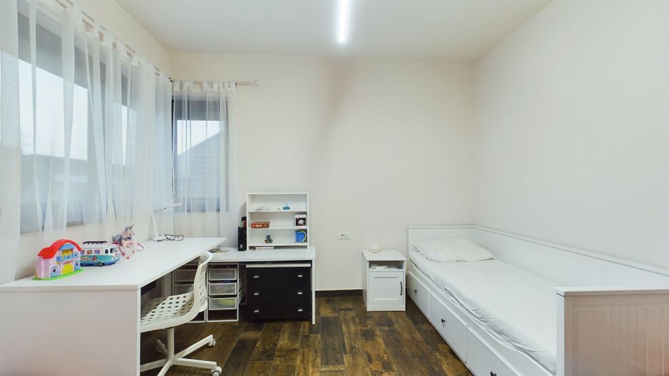 Casă modernă cu piscină încălzită în zona Tivoli - Poză 9