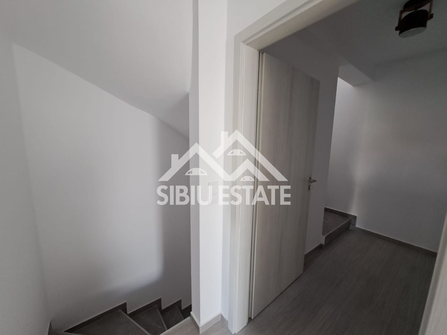 Casa la pret de apartament, 5 camere Sibiu Calea Cisnadiei - Poză 14