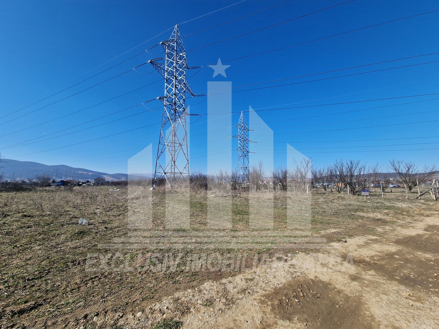 Teren intravilan | De vanzare | 3735 mp | 18 ml deschidere | Arex - Poză 2