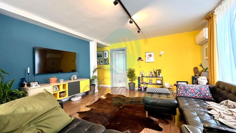 Proprietate UNICĂ– Apartament cu 4 Camere si Curte Proprie 210 mp - Poză 2