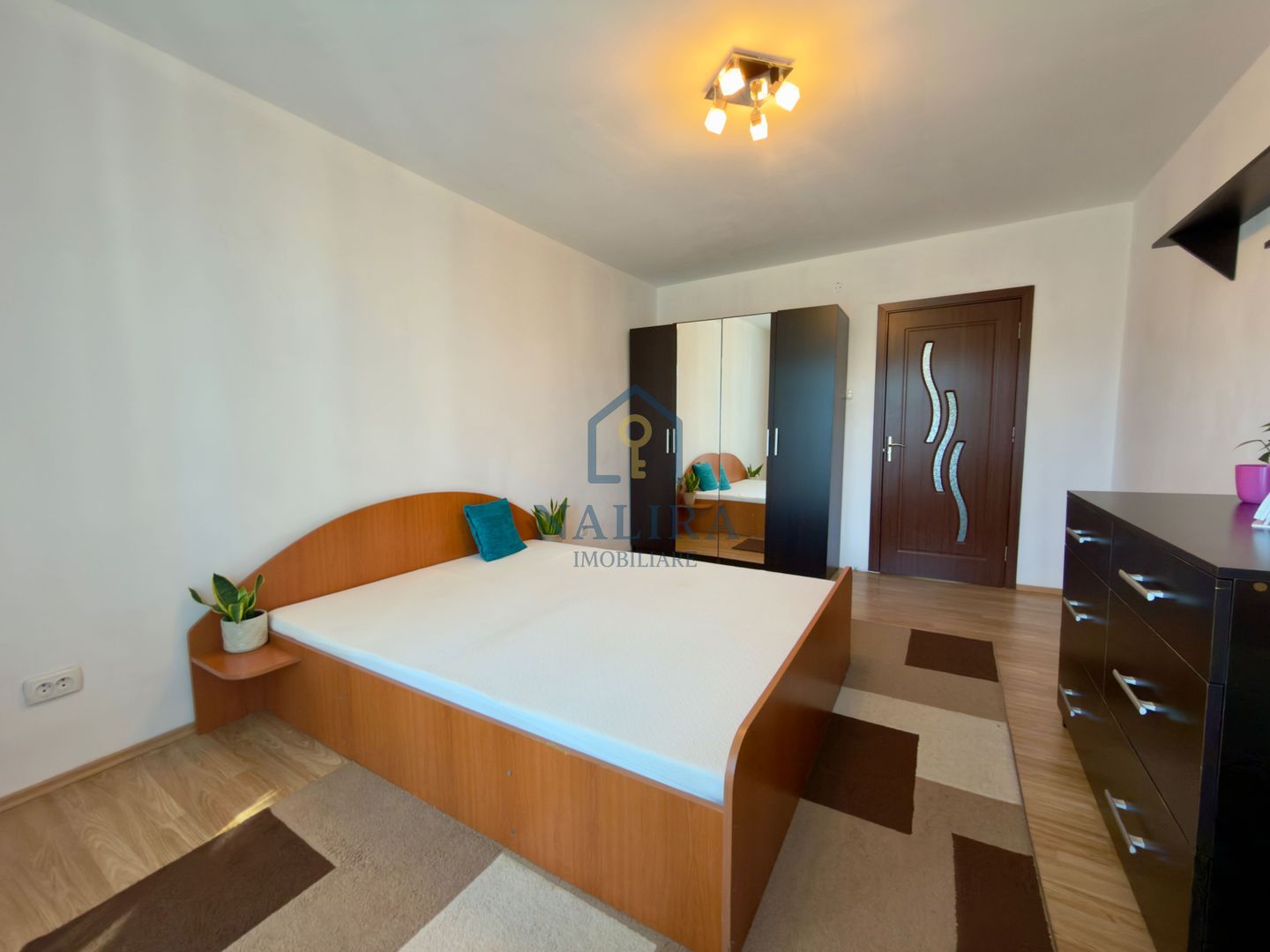 Apartament ultracentral cu 2 camere de închiriat – zona Pressco - Poză 3