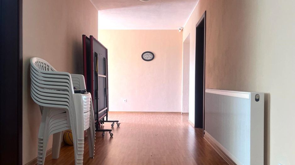 Priveliste frumoasa! Vanzare casa cu 3 camere in Sotanga! - Poză 16