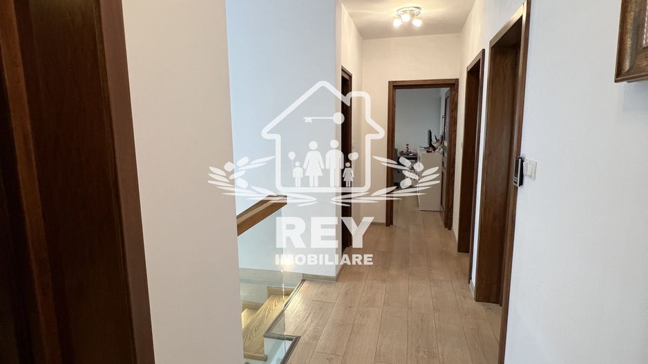 Casă de tip triplex la vânzare 6 camere /Șelimbăr /Secția 1 de Poliție - Poză 9