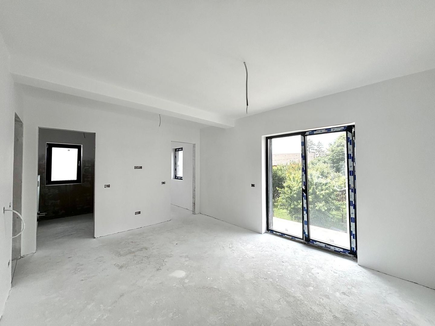 Casa individuala cu 4 camere - Zona Centrala - Utvin - Poză 9