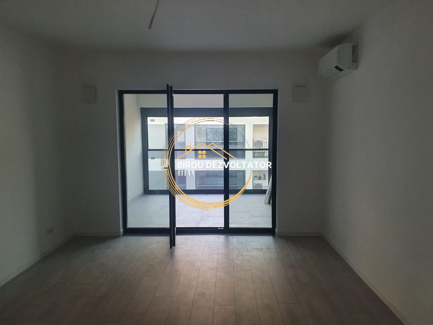 Decomandat Nzeb 2 bai Ansamblu premium Titan Metrou STB Parcul Teilor - Poză 1