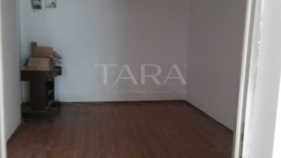 Apartament cu 3 camere vând an floresti - Poză 6