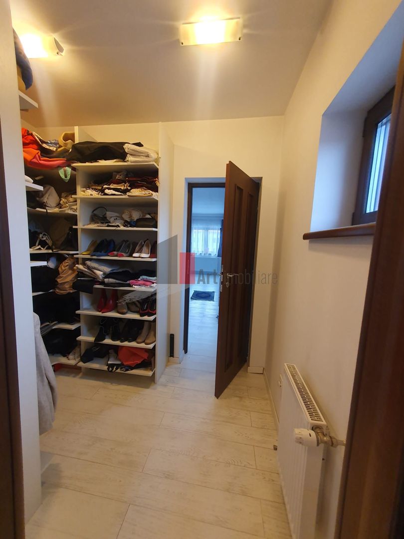 Vila superba Tunari cu piscina - Poză 17