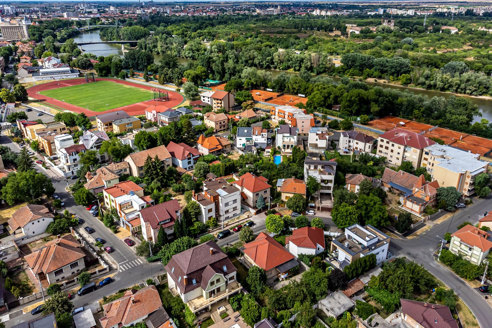 Vilă frumoasă lângă Malul Mureșului - Poză 2
