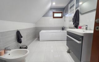 Casa de vanzare la 13 km de Onesti - Poză 10