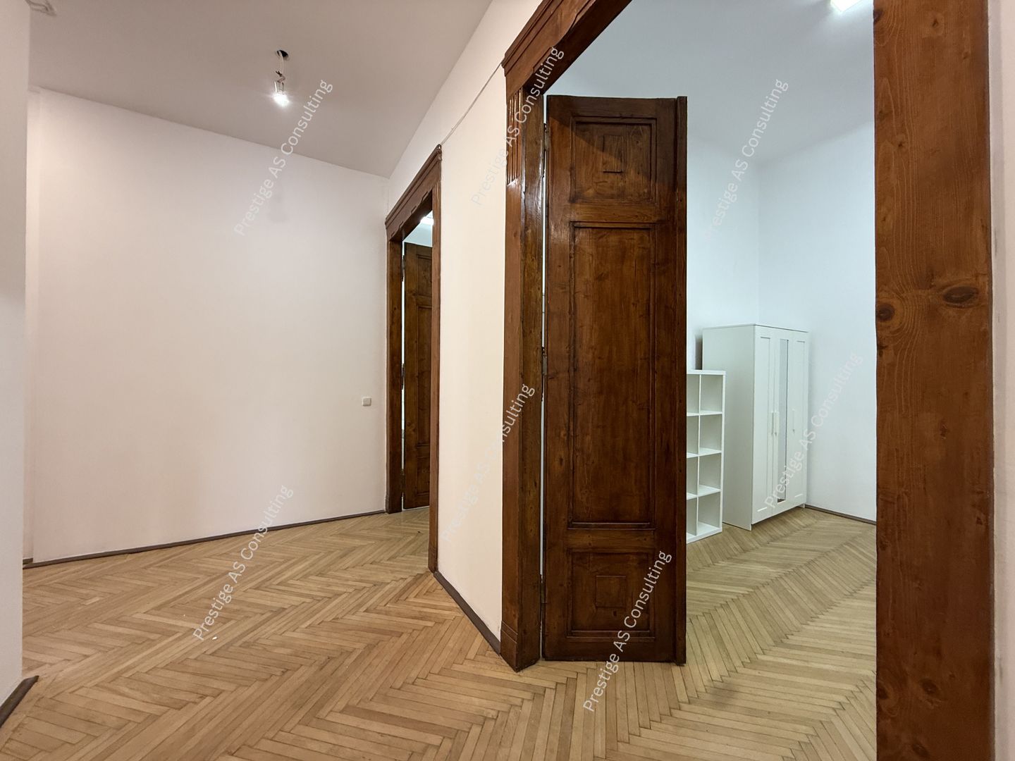 Apartament Patrimonial 150 mp | Balcon cu vedere directa spre Piata Victoriei - Poză 15