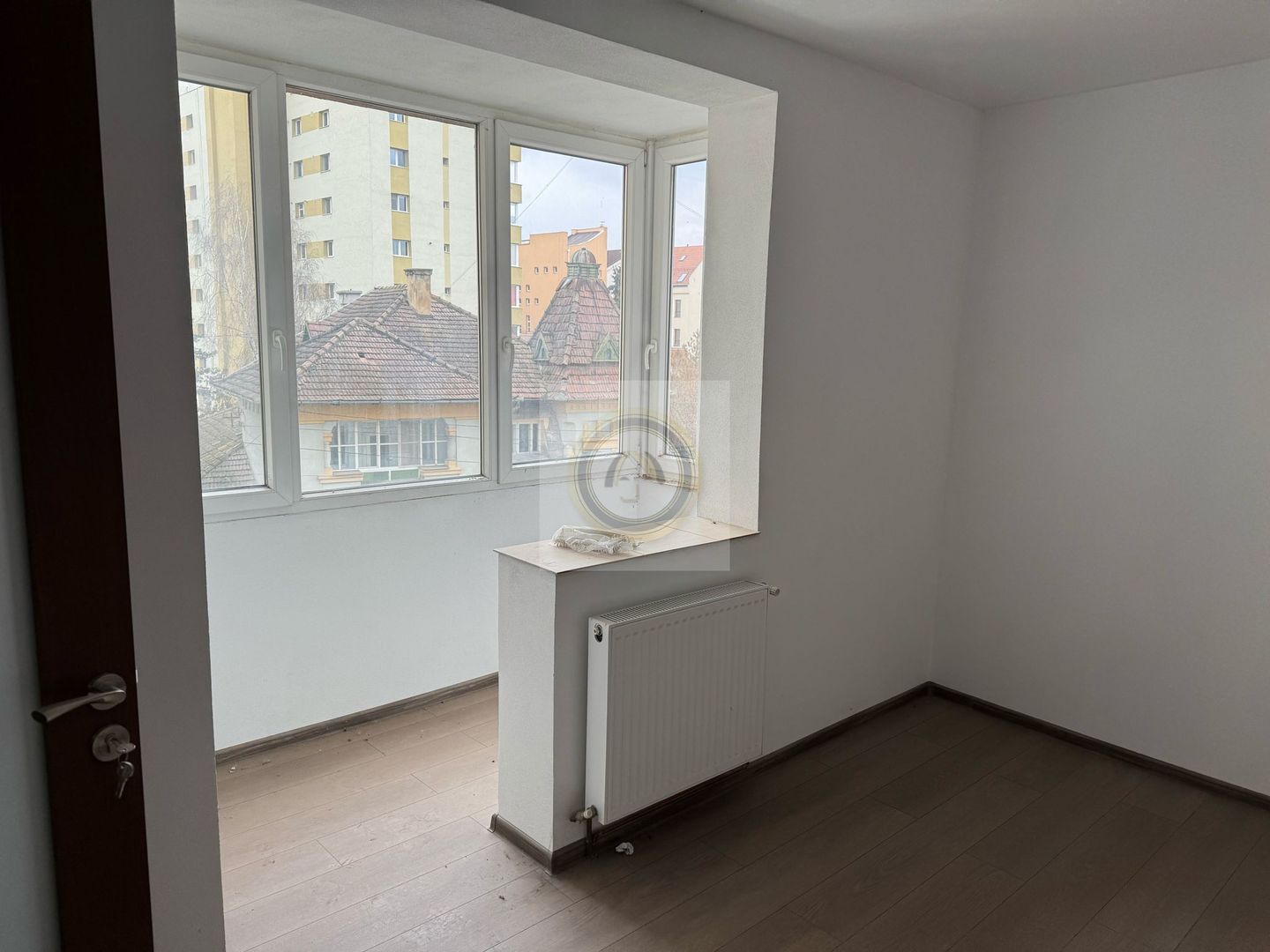 Apartament 3 camere de inchiriat | nemobilat, neutilat | langaDoboz - Poză 14
