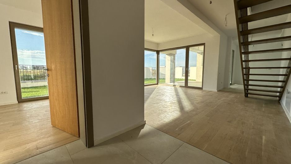 Casa cu 5 camere - Dumbravita - Poză 10