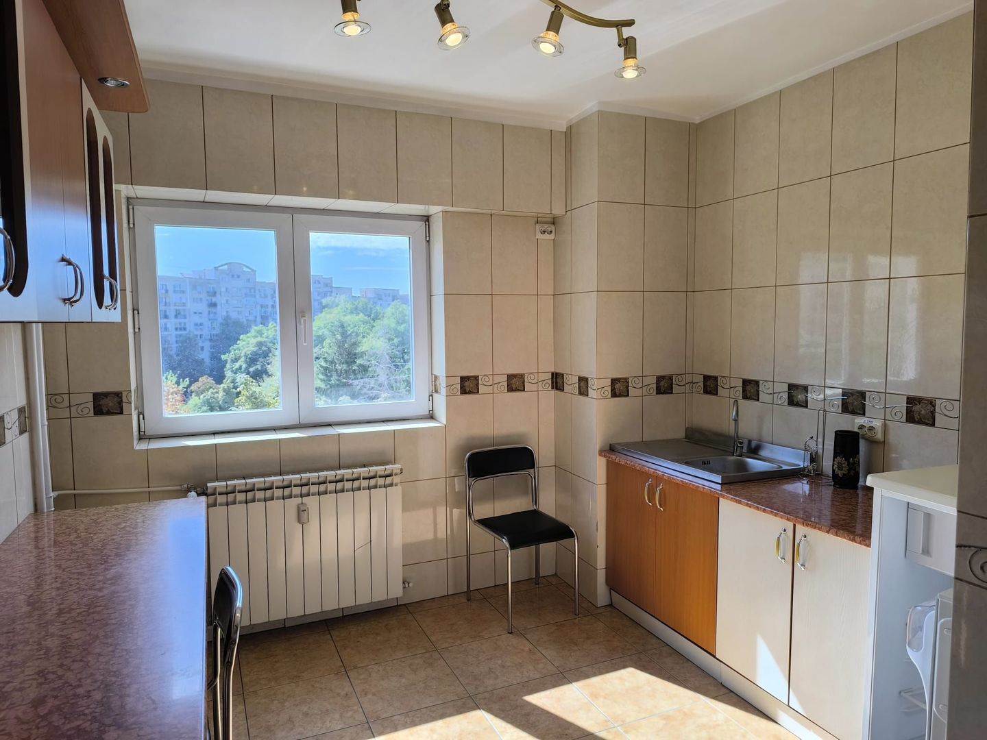 De Inchiriat Apartament 4 camere Nemobilat Piata Unirii Metrou - Poză 11