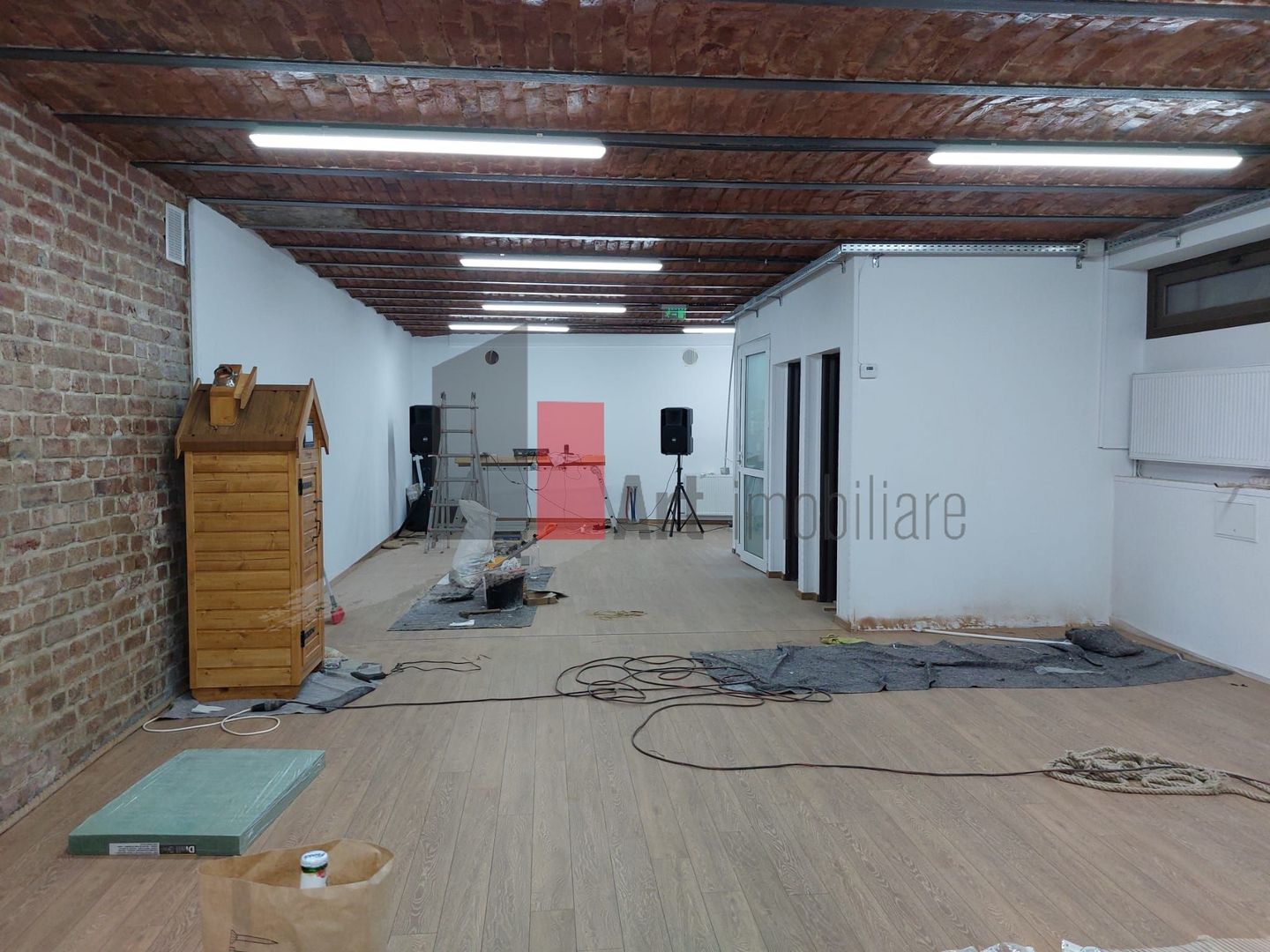 Spatiu depozitare/productie/showroom Universitate,intrare separata,100 mp. - Poză 3