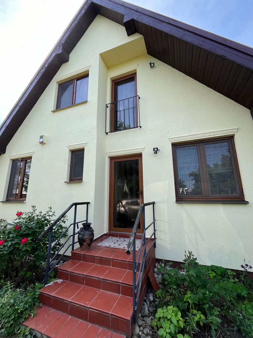 Casă elegantă, spațioasă, ideală pentru familie – Sanmihaiu Roman - Poză 1
