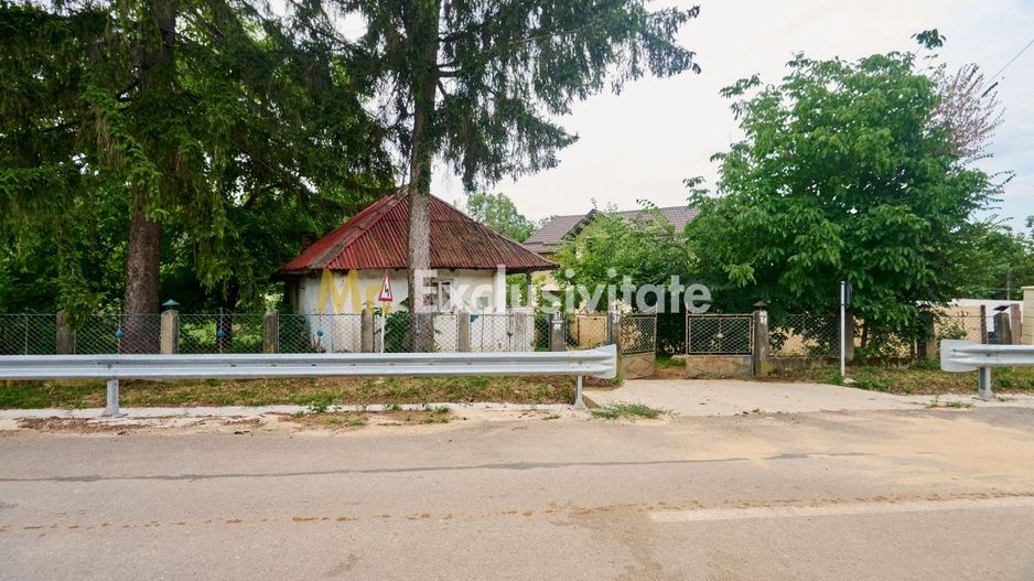 Teren 2240 mp intravilan + casa batraneasca Hintesti-Basangesti - Poză 1