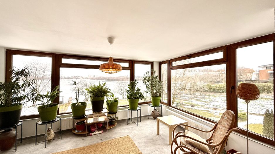 Doua etaje in vila pe malul lacului Grivita birouri rezidential - Poză 10