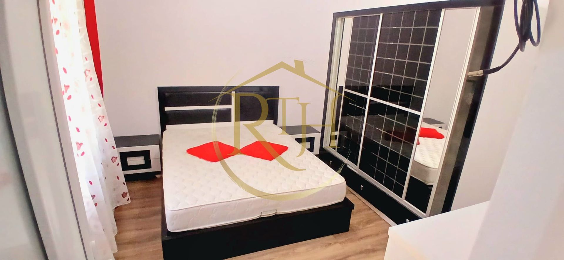 Oferim spre vanzare un Apartament la curte comuna, in zona Odobescu. - Poză 1